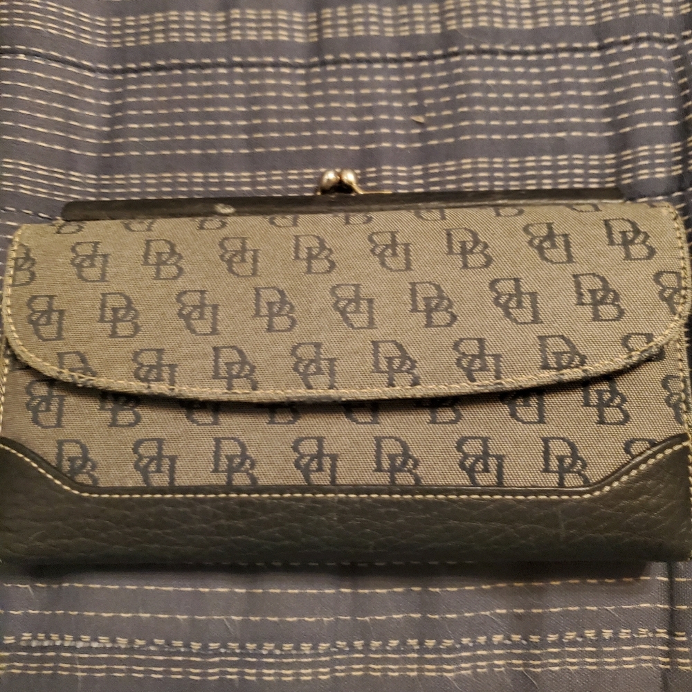 Dooney & Bourke wallet